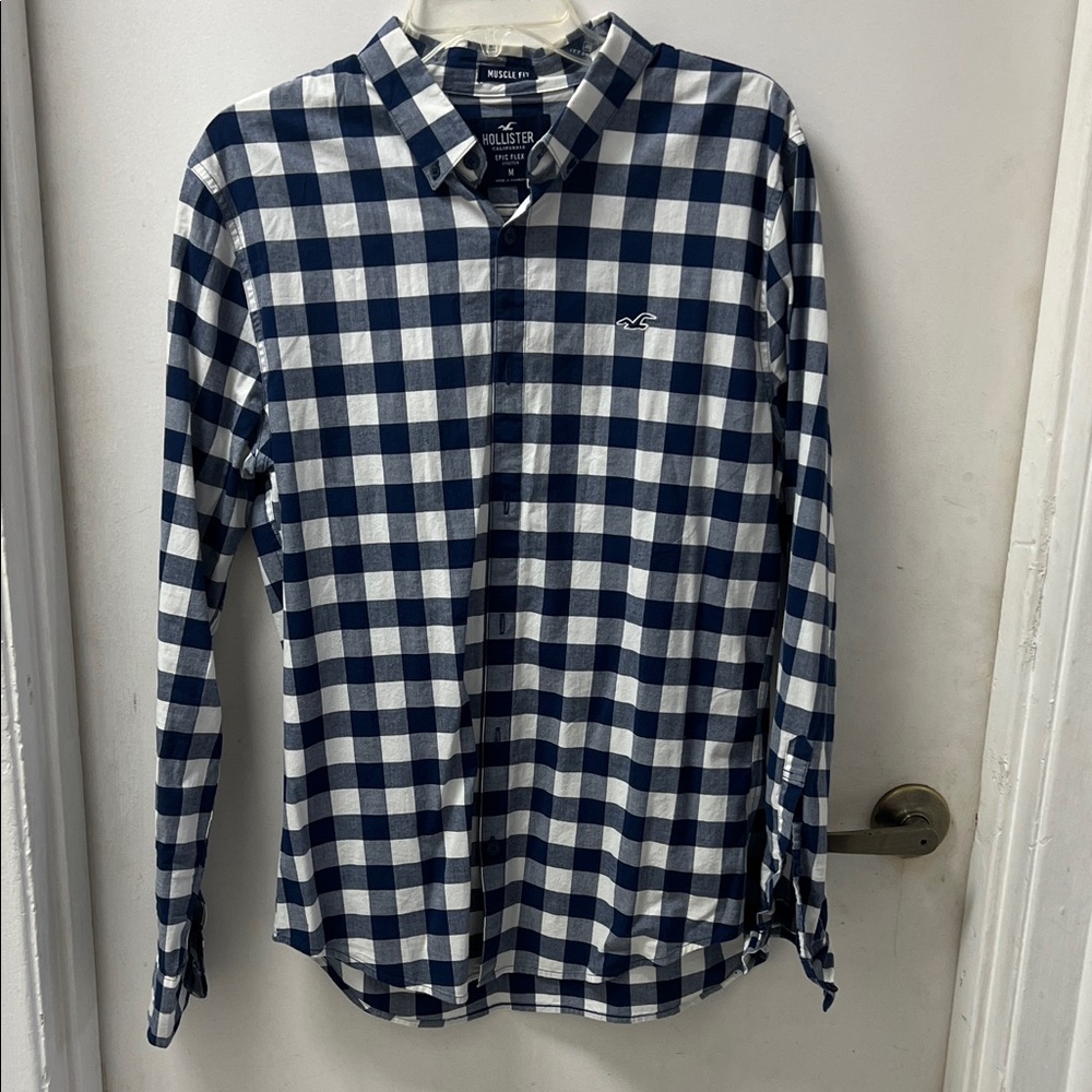 Hollister Men's Navy and White Plaid Shirt